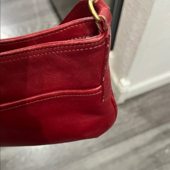 Chic Burgundy Leather Shoulder Bag - Picture 8 of 14